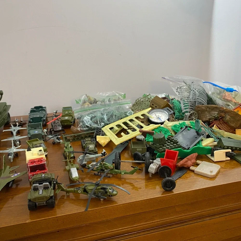 Vintage Plastic Green Army Men Toy Soldier Figures Huge Lot Vehicles Accessories